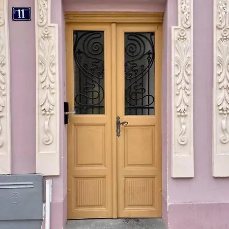 Alina Urban Getaway Center Pet Friendly דירה *